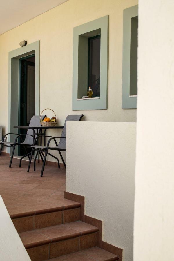 Sun & Sea Apartment Мохлос Екстериор снимка