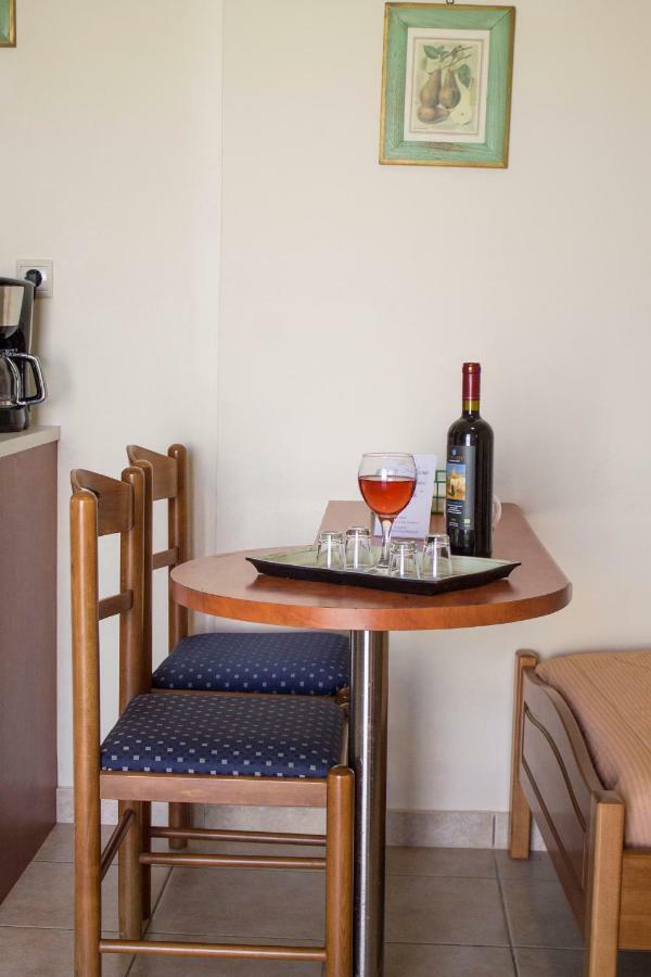 Sun & Sea Apartment Мохлос Екстериор снимка